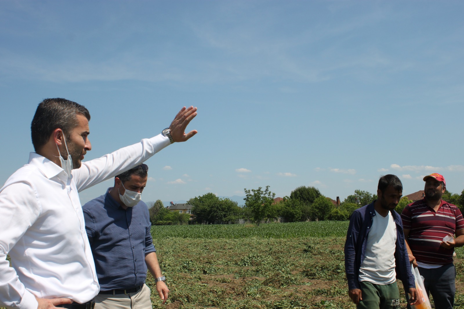 MHP'DEN TARIM İŞÇİLERİNE ZİYARET