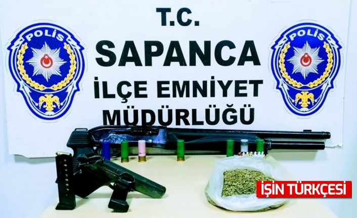 Sapanca'da Evinde uyuşturucu ve ruhsatsız silahlarla yakalanan şahıs gözaltına alındı