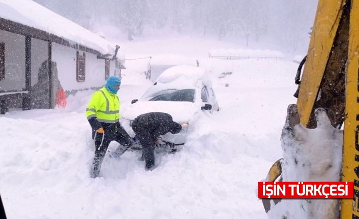 Sakarya'da kar yağışı nedeniyle yaylada mahsur kalan 9 kişiye ulaşıldı