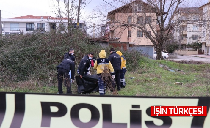 Sakarya’da boş bir arazide erkek cesedi bulundu