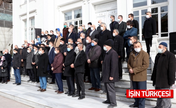 Sakaryalı imam hatipliler Kabe fotoğrafının yere serilmesine tepki gösterdi