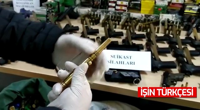 Kaçak silah operasyonunda kalem ve anahtarlık görünümlü ruhsatsız tabancalar dikkat çekti