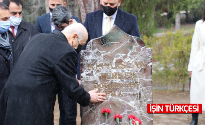 MHP lideri Bahçeli’den Alparslan Türkeş’in kabrine ziyaret