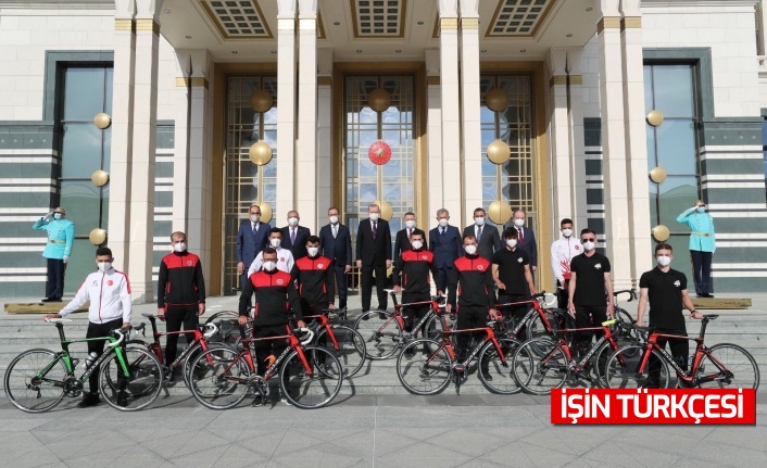 Sakarya Büyükşehir Bisiklet Takımı Cumhurbaşkanlığı Külliyesi’nde