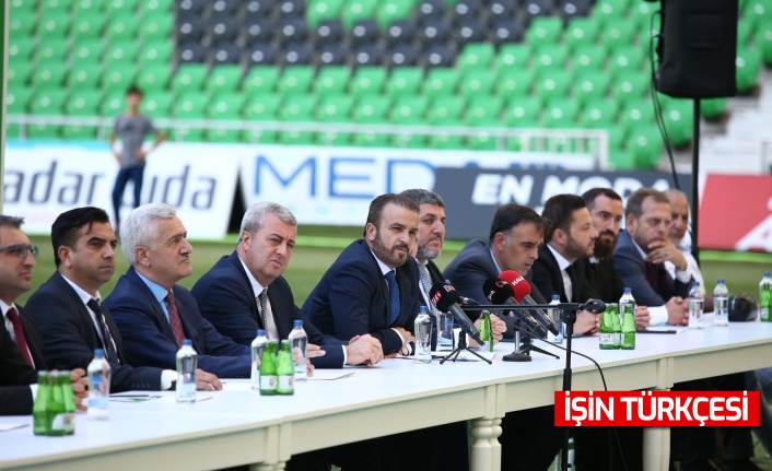 Sakaryaspor, transfer ettiği futbolcularla sözleşmeleri imzaladı