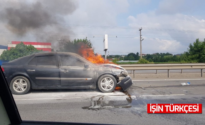 Seyir halinde alev alan otomobil itfaiye ekiplerince söndürüldü