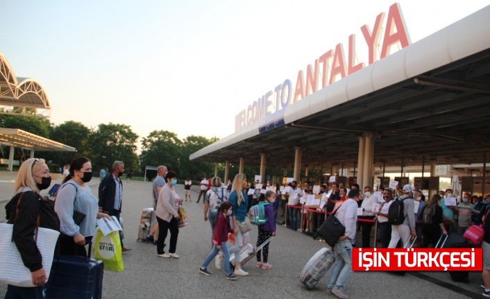 Turizm kenti Antalya’ya Rus turist akını başladı