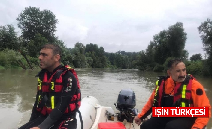 Arkadaşlarından helallik isteyerek girdiği nehirde kayboldu