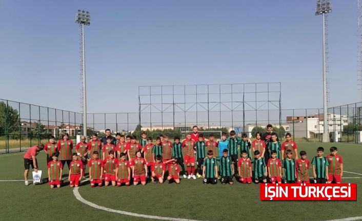 Minik futbolcular Sakaryaspor’un konuğu oldu