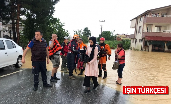 Selde mahsur kalan 74 vatandaş, 80 büyükbaş hayvan kurtarıldı