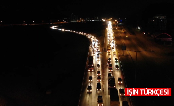 43 ilin geçiş güzergâhında trafik kilitlendi