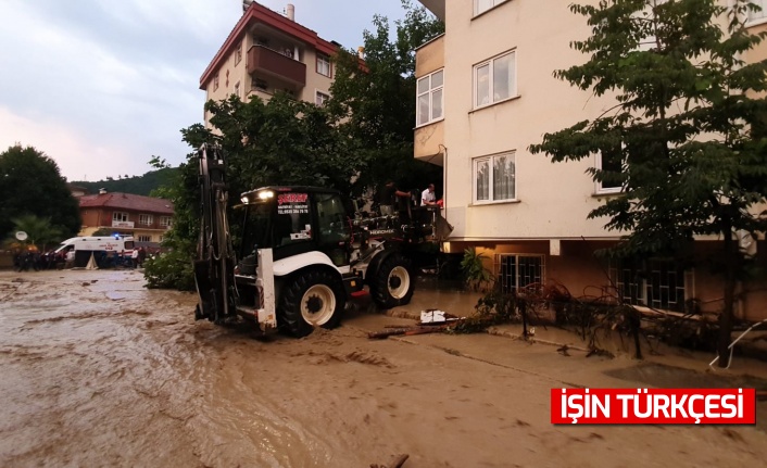 AFAD açıkladı: “Çok sayıda personelle arama kurtarma çalışmalarımız sürüyor.”