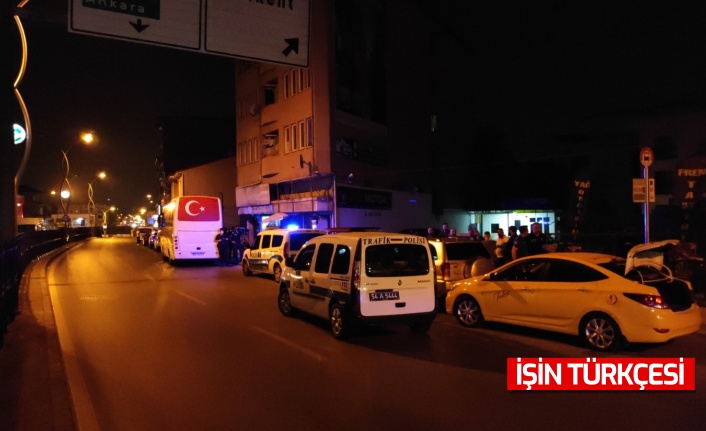 Gece kulübü önünde silahlı çatışma: 2 yaralı