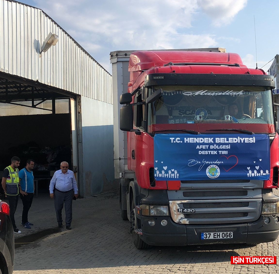 Hendek Belediyesi'nden Afet Bölgesine Gıda Ve Su Yardımı