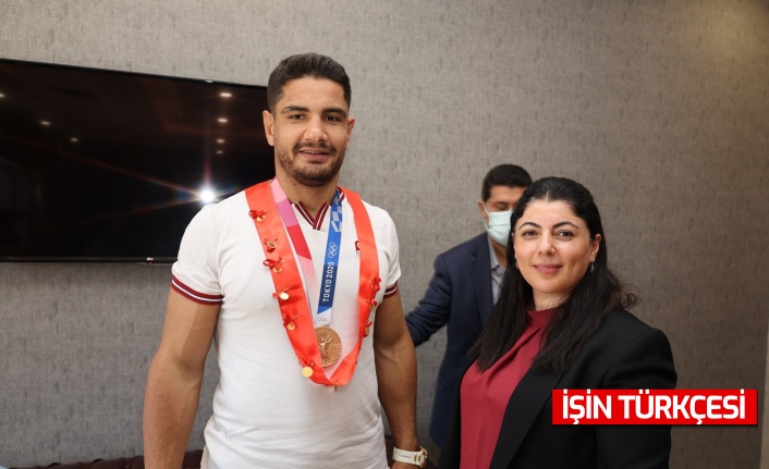 Olimpiyat bronz madalyası kazanan Taha Akgül, afetzedeleri unutmadı