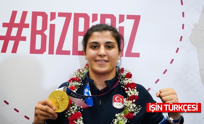 Olimpiyat şampiyonu Busenaz Sürmeneli yurda döndü