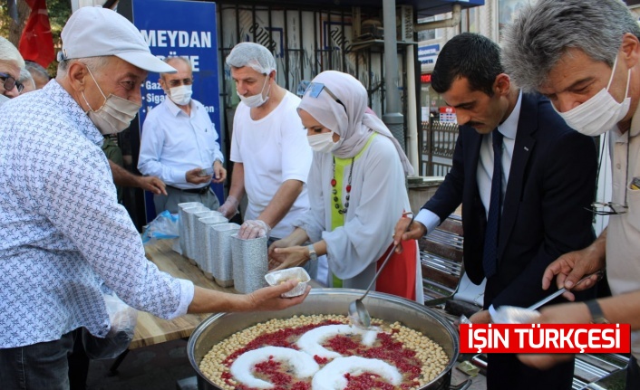 Sakarya Ülkü Ocakları Aşure İkramında Bulundu