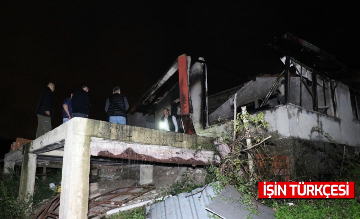 Alevler içerisinde kalan tek katlı evin içerisinde hayatını kaybetti