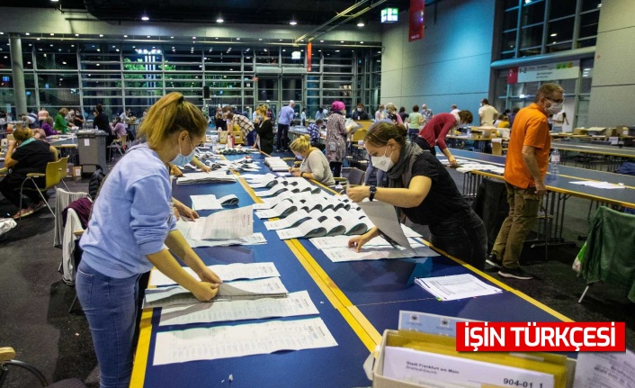 Almanya’da seçimleri Sosyal Demokrat Parti önde götürüyor