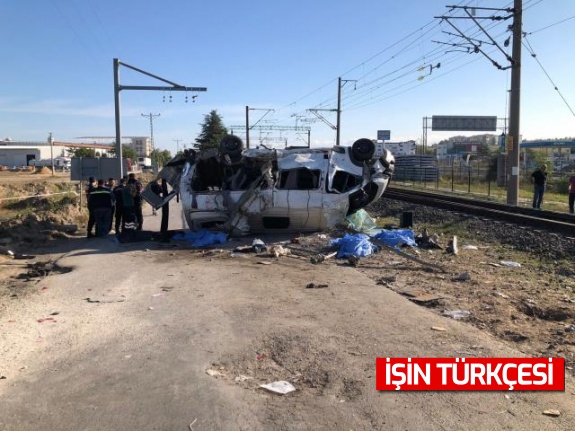 Tekirdağ'da yük treni ile minibüsün çarpıştı, 6 kişi hayatını kaybetti