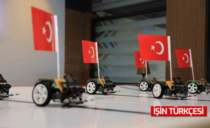 Robotlardan 29 Ekim Cumhuriyet Bayramı gösterisi