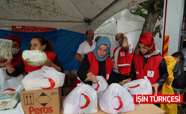 Türk Kızılayı’nın kadın gönüllüleri, afet bölgesinde yaraları sardı