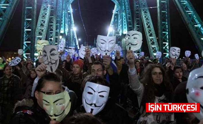 İngiltere’de "V for Vendetta" maskeli protestocular polisle çatıştı