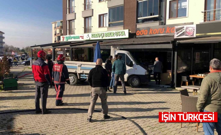 Sakarya'da Alacak Verecek Meselesi Yüzünden Kilitlediği Tiner Dolu Araçta Kendisini Yakmak İstedi