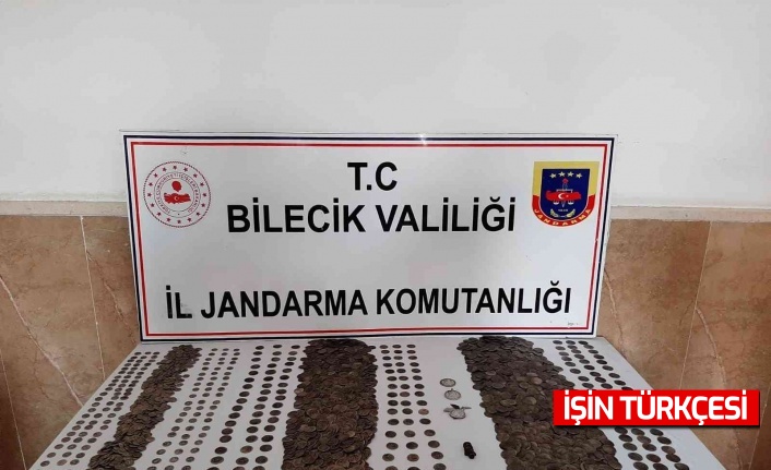 Arama yapılan araçta binlerce tarihi eser bulundu