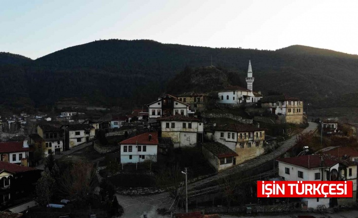 Tarakya'daki tarihi evler görenleri büyülü bir yolculuğa çıkarıyor