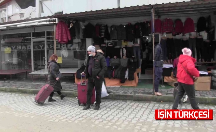 Boş bavullarla gümrük kapısından geçip, dolu bavulla dönüyorlar