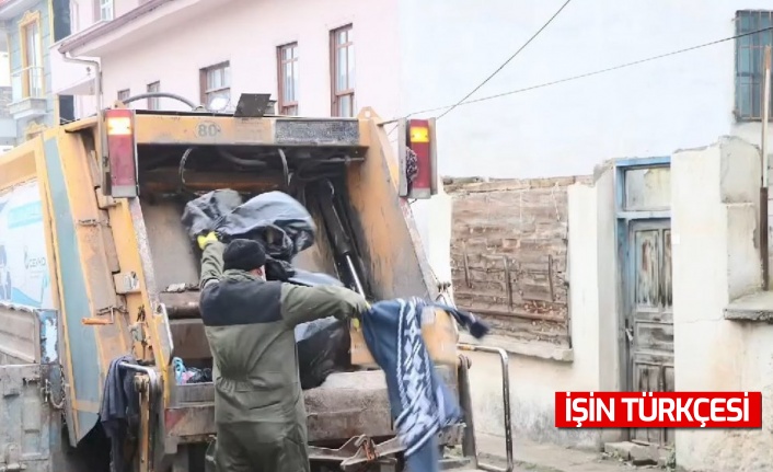 Sakarya'da bir evden tonlarca çöp çıktı