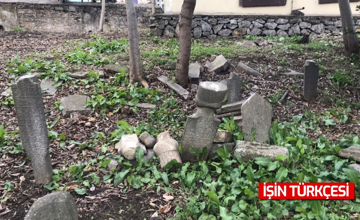 Üsküdar'da  400 yıllık tarihi mezarlık harabeye döndü