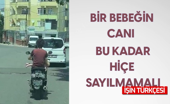 Sürücünün kucağındaki bebekle tehlikeli yolculuğu