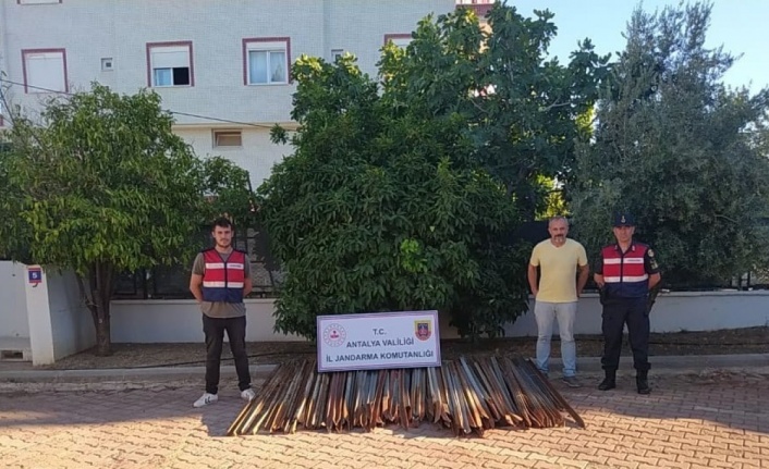 13 farklı hırsızlık olayına karışan şüpheli, 220 saat güvenlik kayıtlarının incelenmesiyle yakalandı