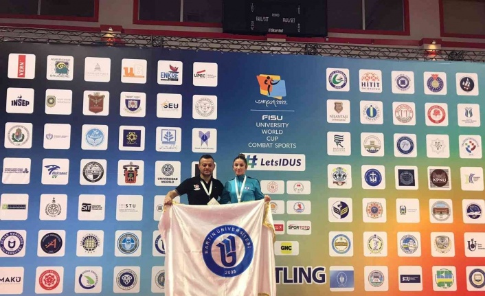 BARÜ öğrencisi Zeynep Yetgil, Dünya Kupası’nda altın madalya kazandı