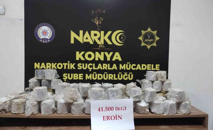 Dur ihtarına uymayan araçtan atılan çantalarda 41.5 kilo eroin çıktı