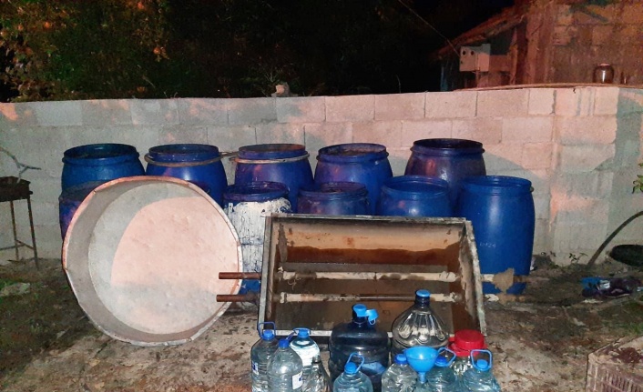 Hatay’da 3 bin 550 litre sahte rakı ele geçirildi