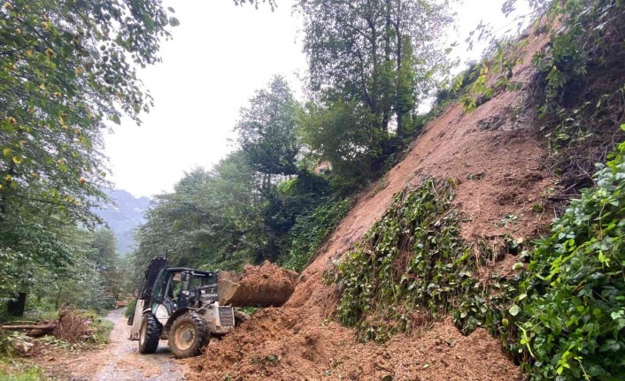 Şiddetli sağanak yağış Rize’yi olumsuz etkiledi