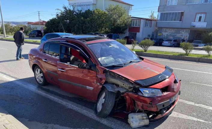 Sinop’ta 2 otomobil çarpıştı: 1 yaralı