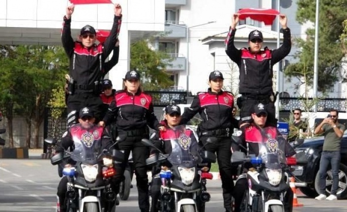 Van’da motosikletli polis timleri görevde