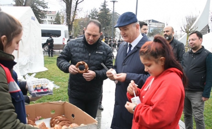 Başkan Özlü, bir an olsun sahadan ayrılmıyor