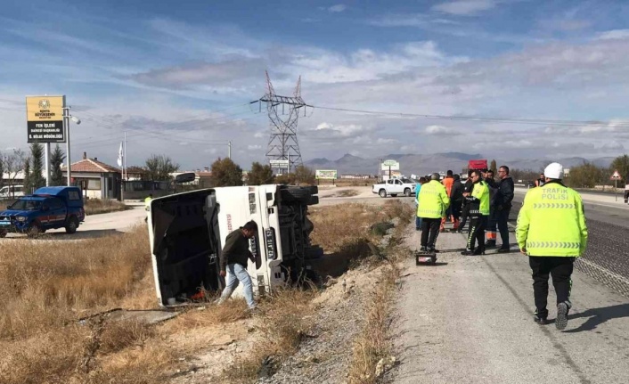 Konya’da midibüs şarampole devrildi: 1 yaralı