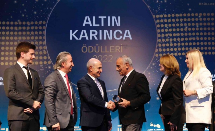 Küçükçekmece Belediye Başkanı Kemal Çebi’ye Altın Karınca’da anlamlı ödül