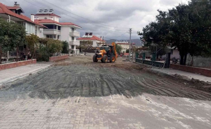 Ortaca genelinde yol bakım ve yenileme çalışmaları sürüyor