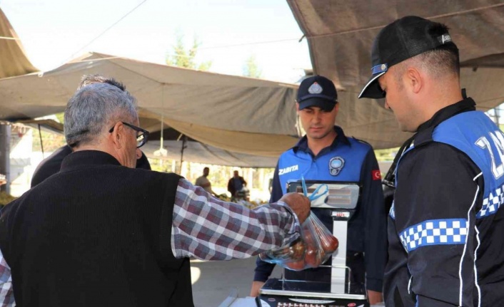 Toroslar’da semt pazarlarında gramaj ve etiket denetimi