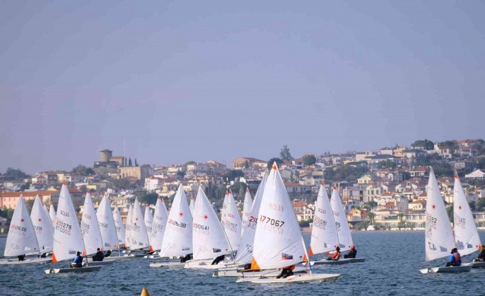 Yelken’de ILCA 1. ayak yarışları ve milli takım seçmeleri Ayvalık’ta tüm hızıyla devam ediyor