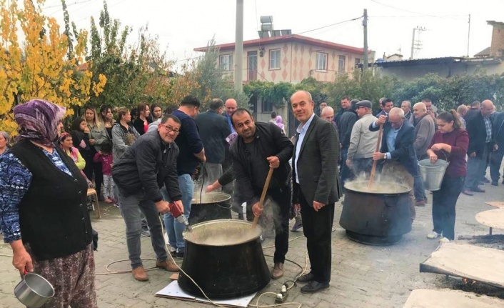 Yüzlerce vatandaş yağmur için ellerini semaya açtı