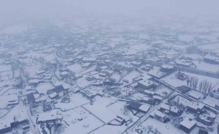 Bitlis’te kar yağışı etkisini sürdürüyor