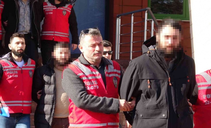 Isparta tabancayla vurularak ölen kişiyle ilgili gözaltına alınan 6 şahıs adliyeye sevk edildi